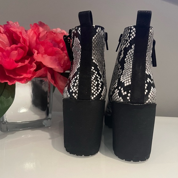 Boots - Picture 2 of 11